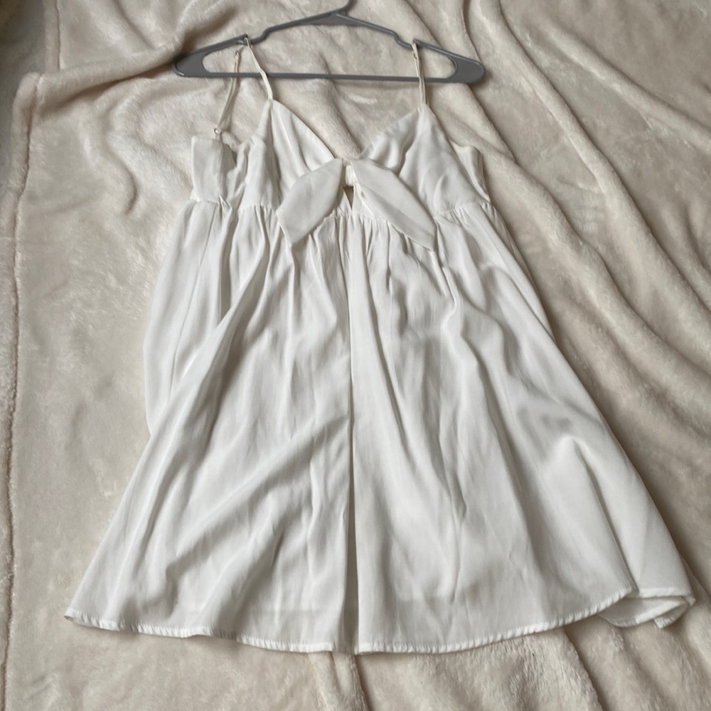 Beautiful White Flowy Dress💗